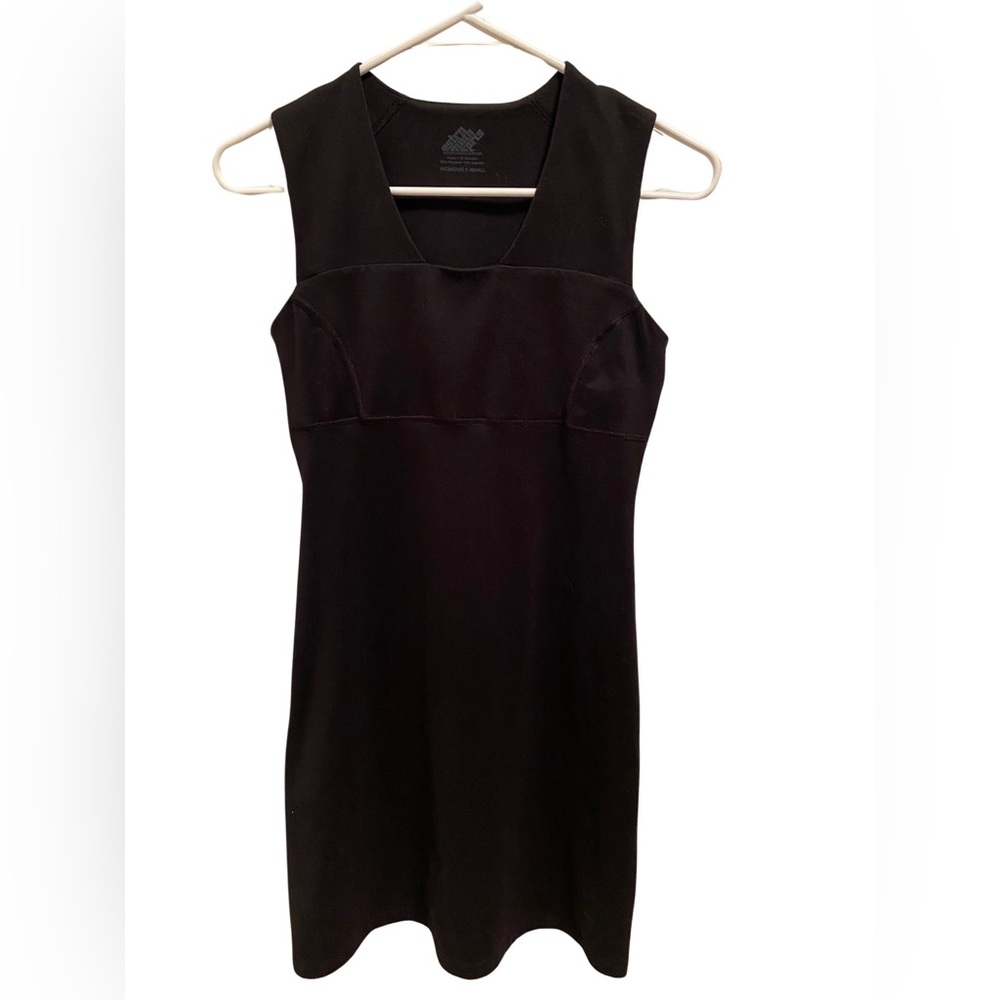 Eastern Mountain Sports dress‎